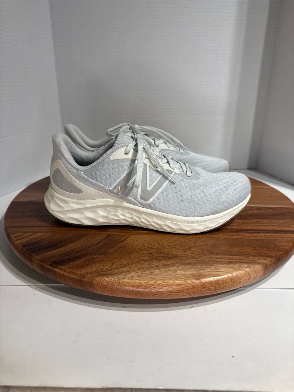 New Balance Fresh Foam Women's Size 10 Shoes Gray